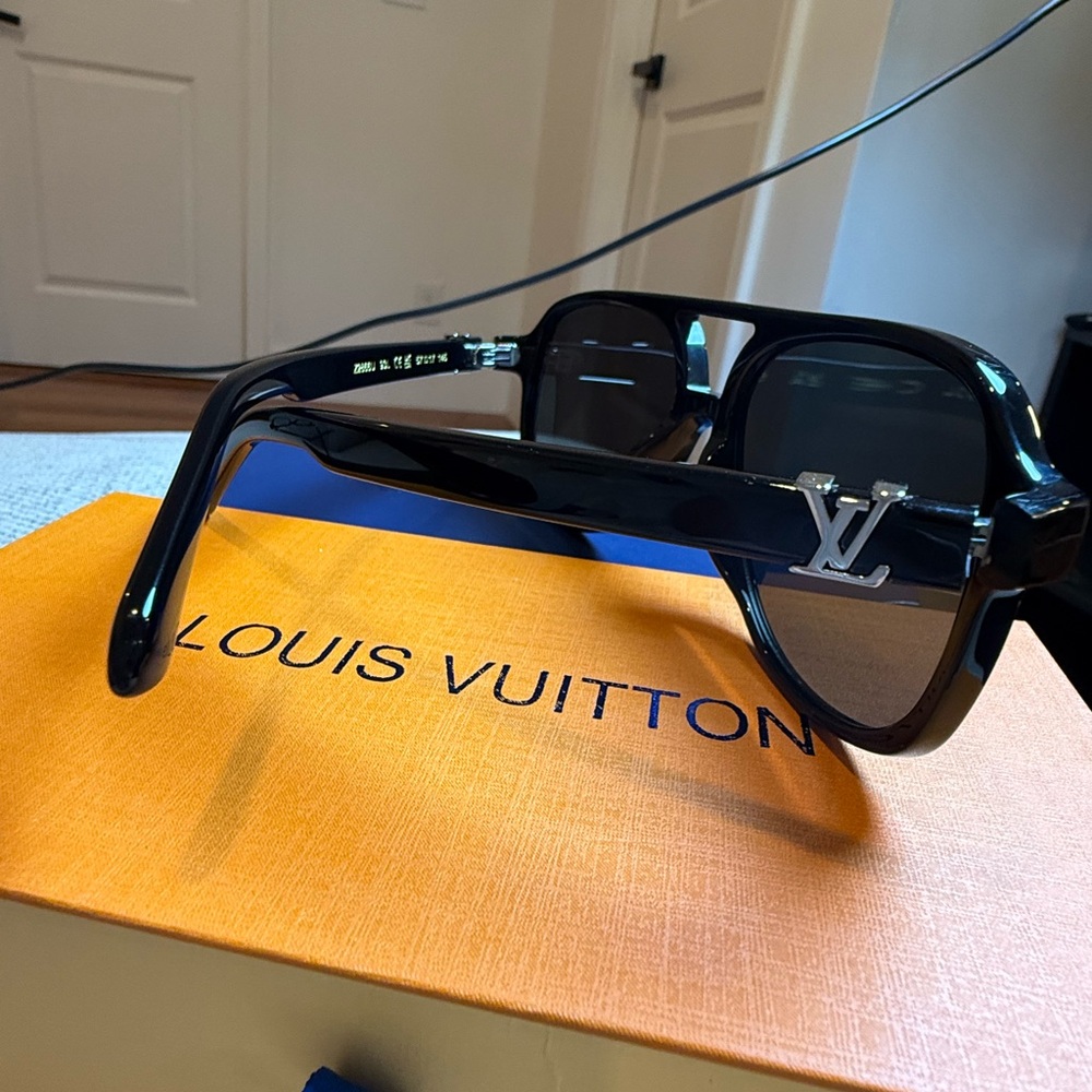 Louis Vuitton Black Sunglasses with Dark Smoke Lenses - Picture 3 of 9